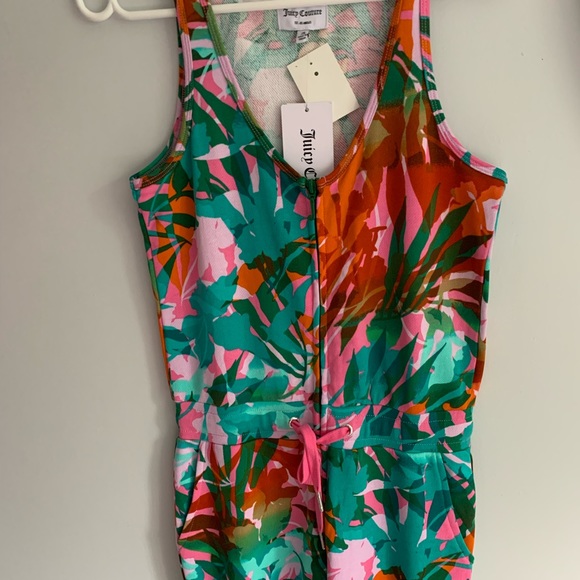 XS JUICY COUTURE
Printed Zip Front Tank Jumpsuit In Tropical Palm Cambo new nwt - Picture 4 of 16